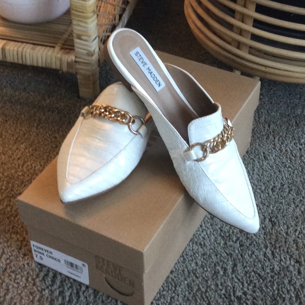 Steve Madden Forever Chain Mules in Bone Crocodile 7 1/2